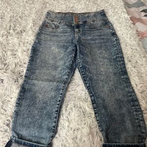 Women’s high rise Capri